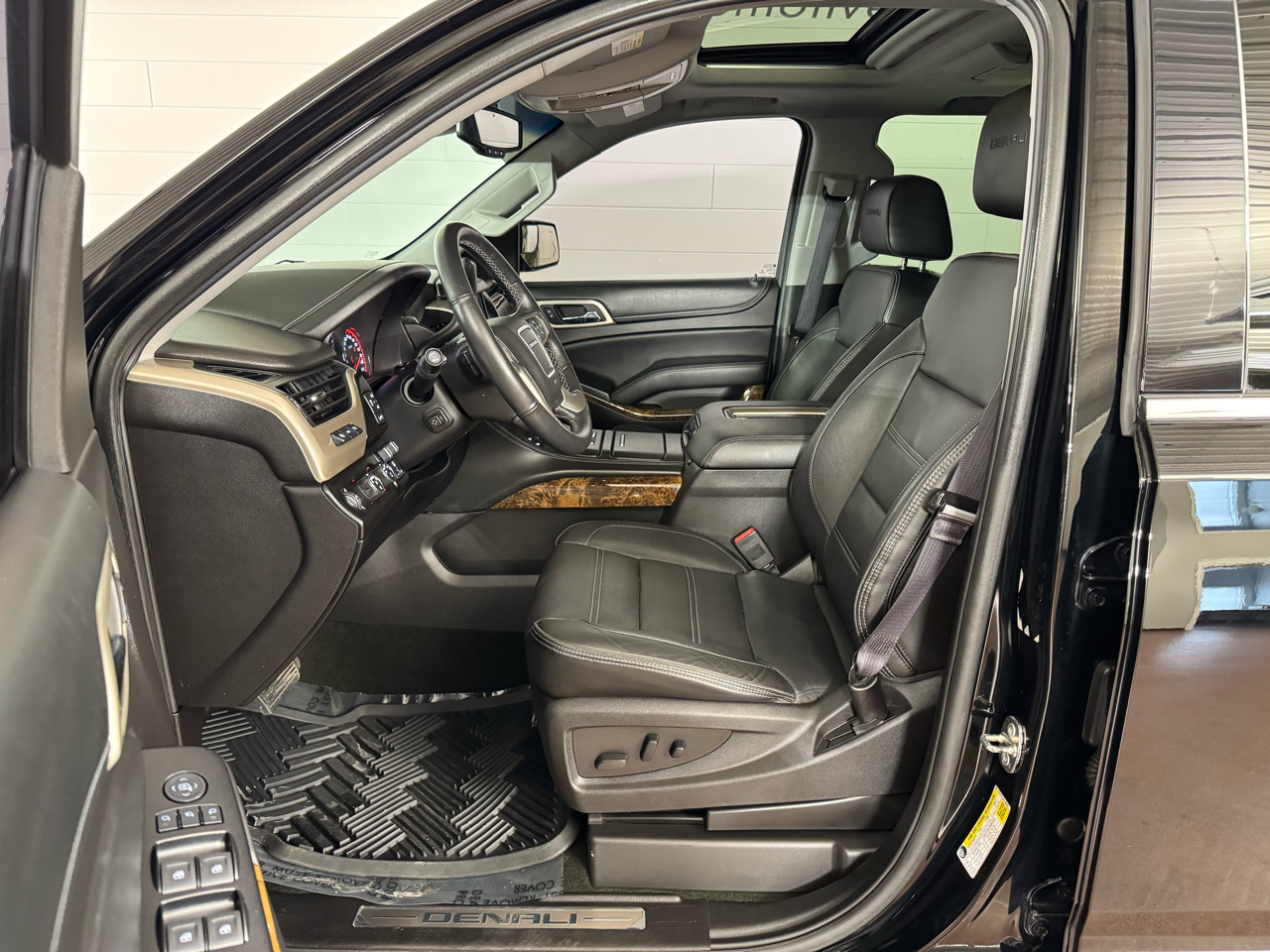 GMC Yukon Denali 4WD 2016