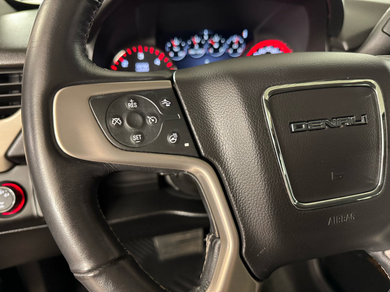 GMC Yukon Denali 4WD 2016