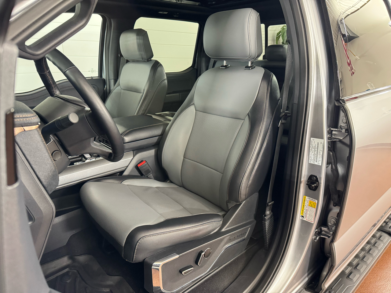 Ford F-150 Lightning  2023