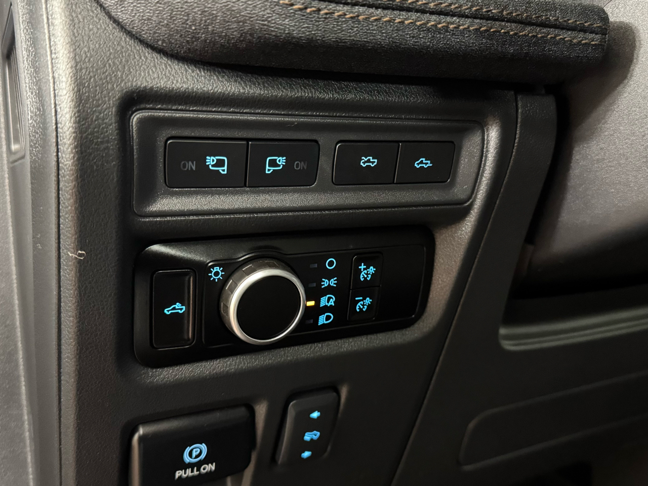 Ford F-150 Lightning  2023