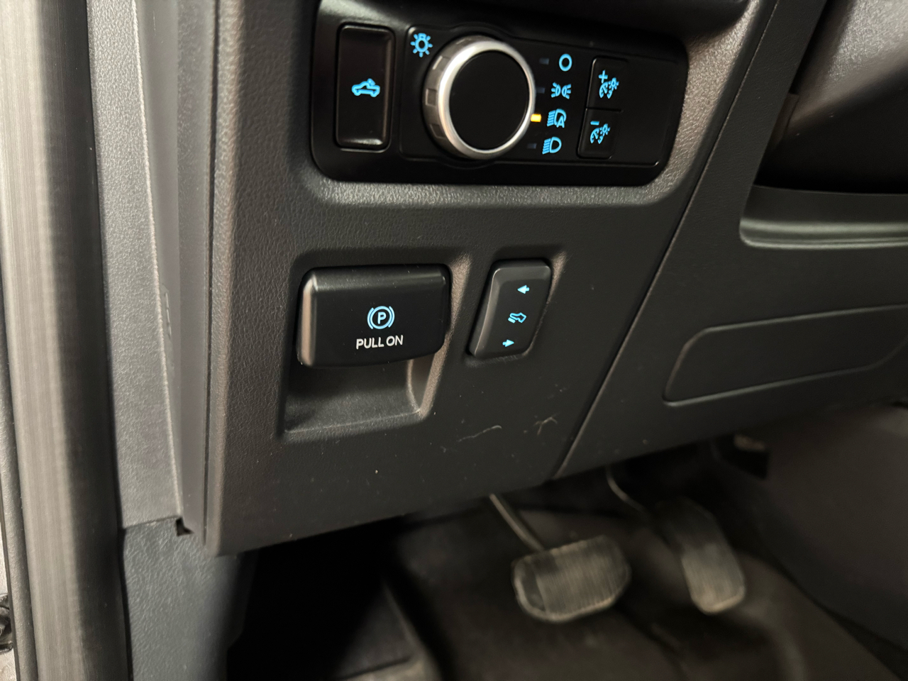 Ford F-150 Lightning  2023