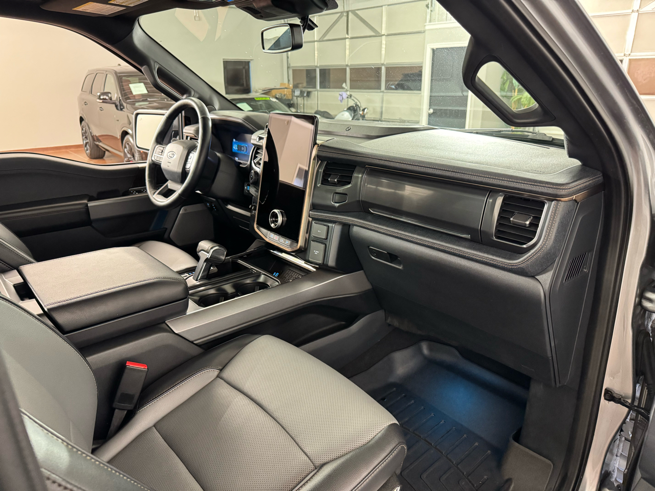 Ford F-150 Lightning  2023