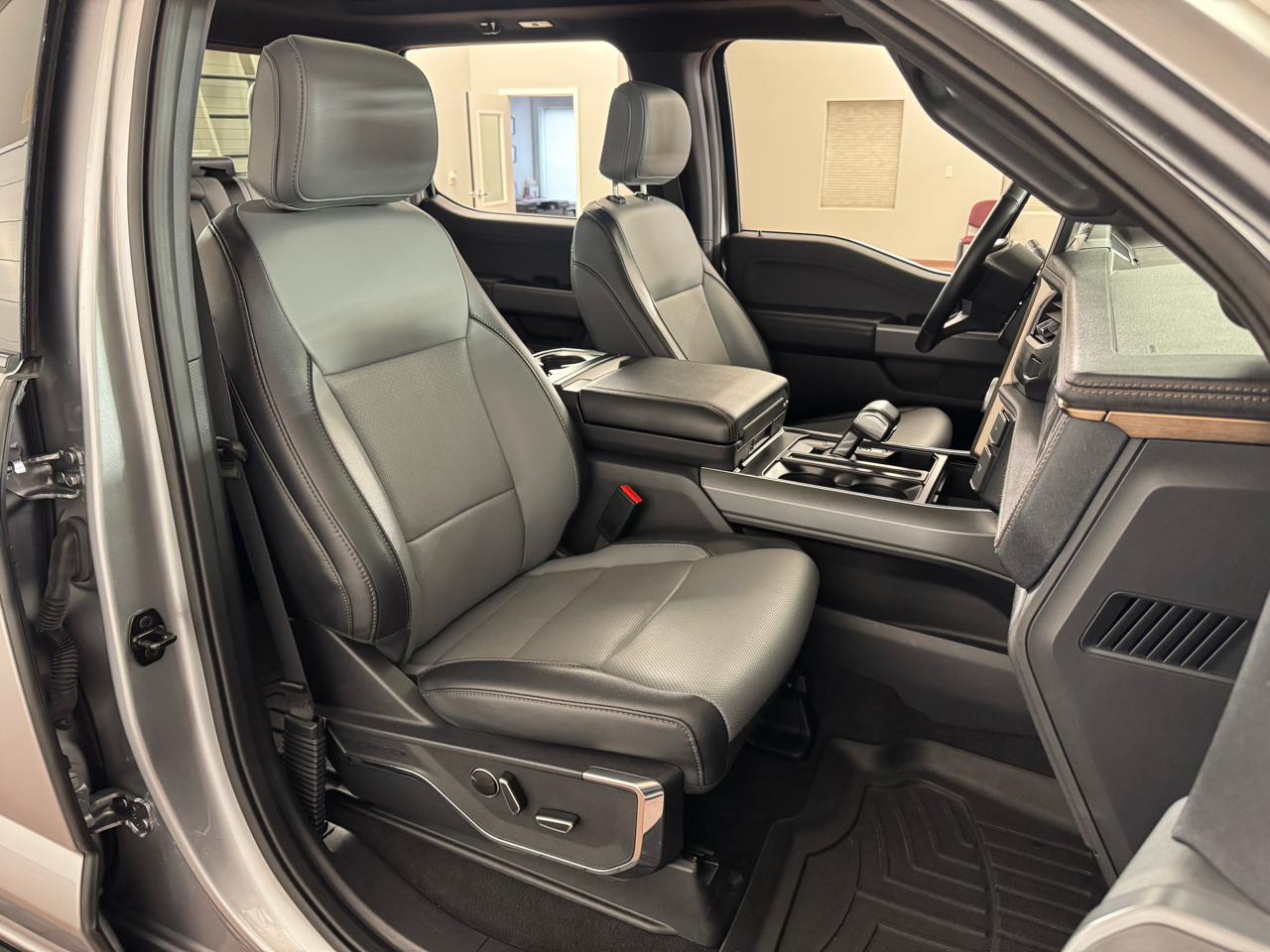 Ford F-150 Lightning  2023