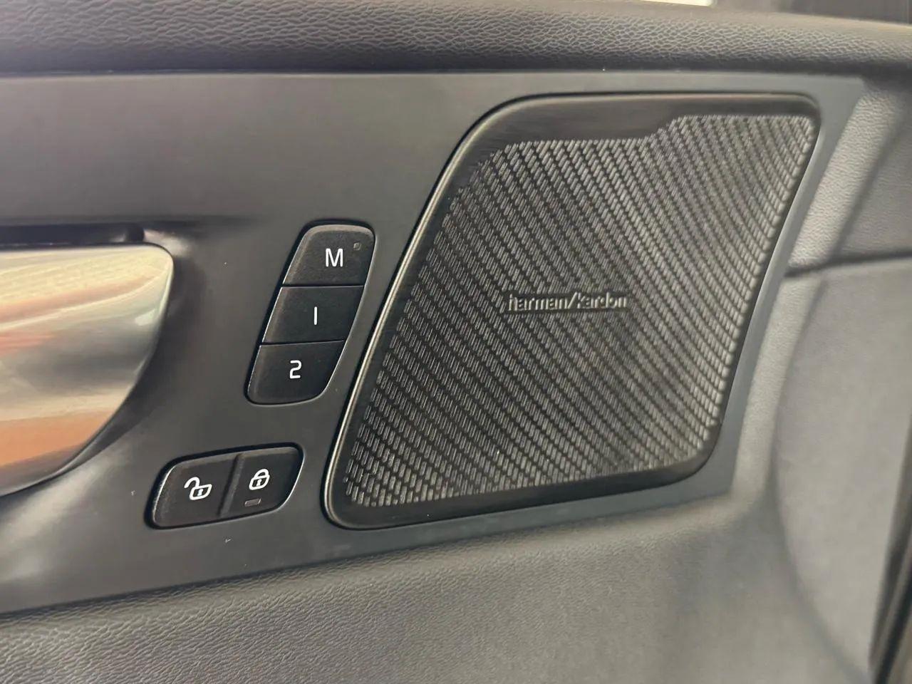 Volvo XC60  2023