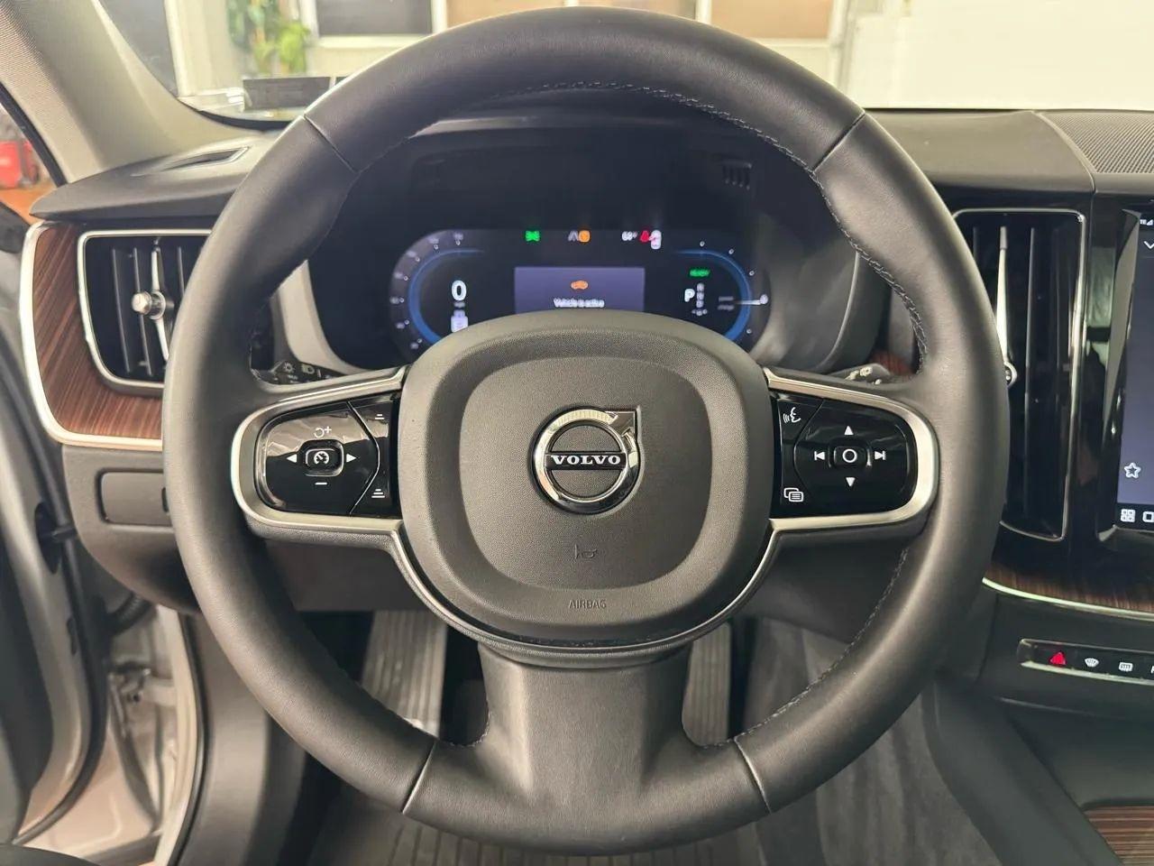 Volvo XC60  2023