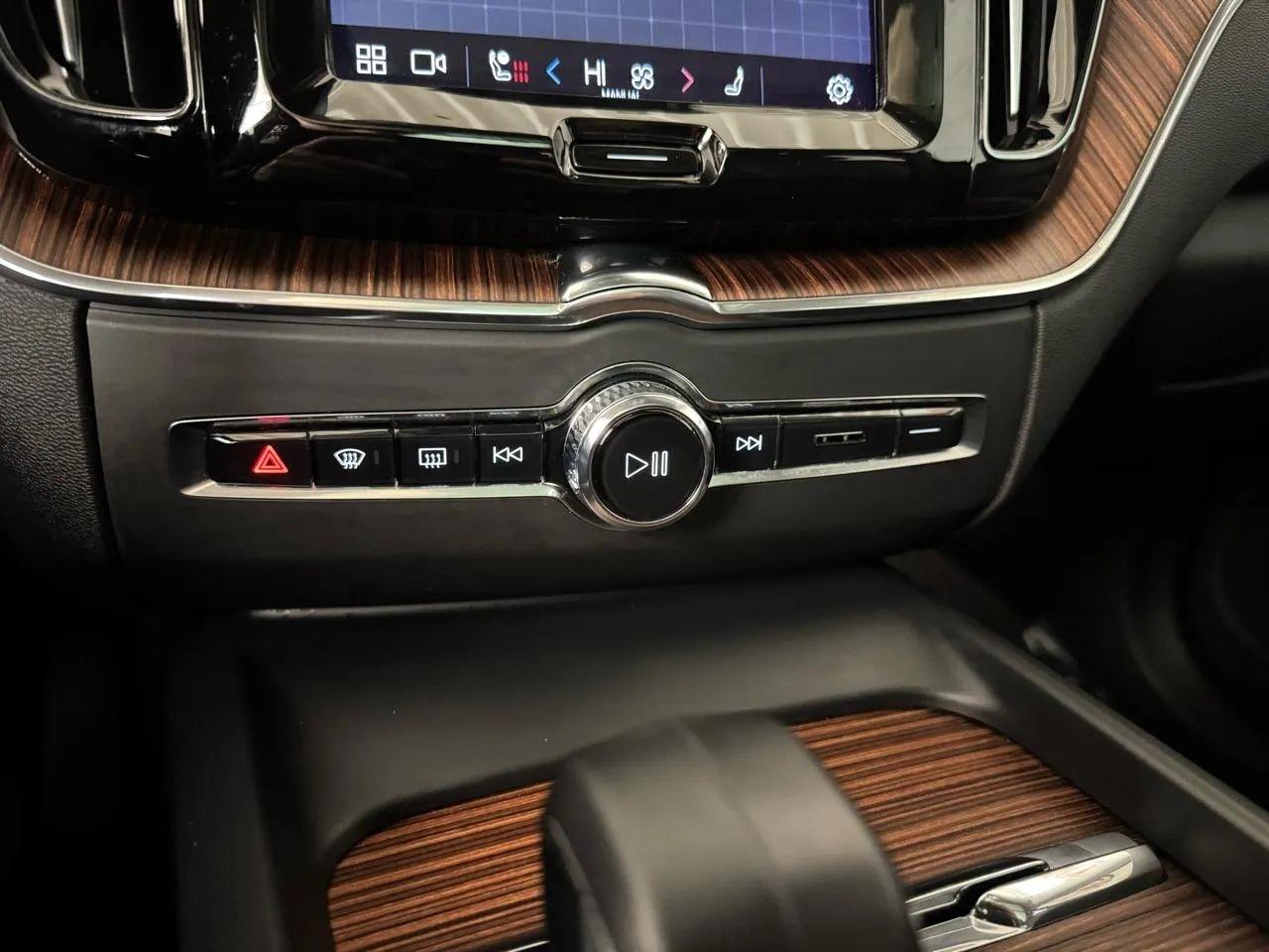 Volvo XC60  2023