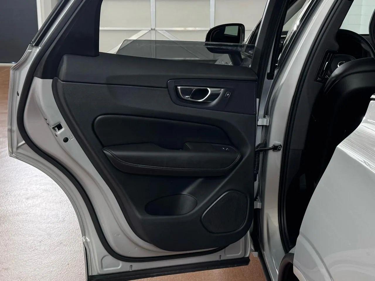 Volvo XC60  2023