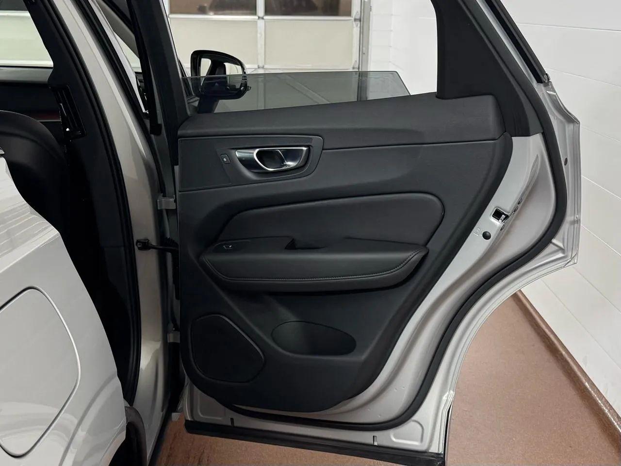 Volvo XC60  2023