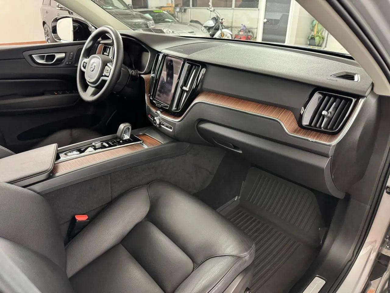 Volvo XC60  2023