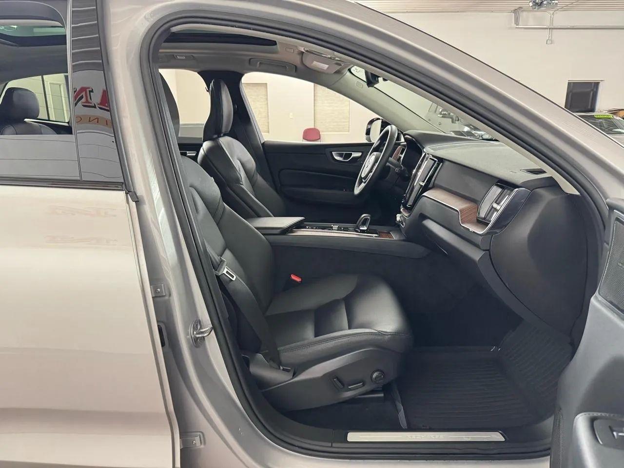 Volvo XC60  2023