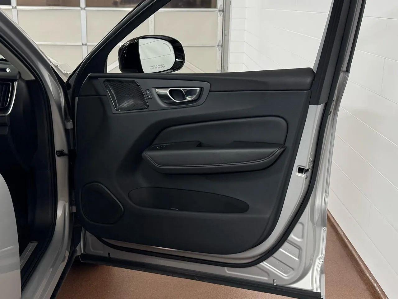 Volvo XC60  2023