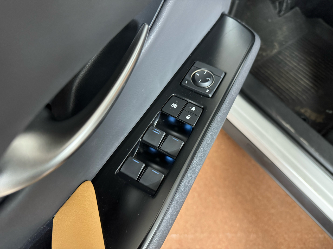 Lexus UX 250h Premium AWD 2023