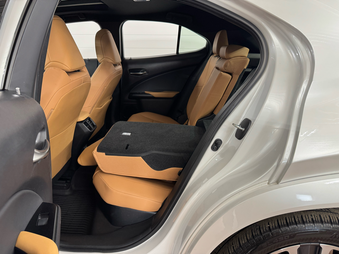 Lexus UX 250h Premium AWD 2023