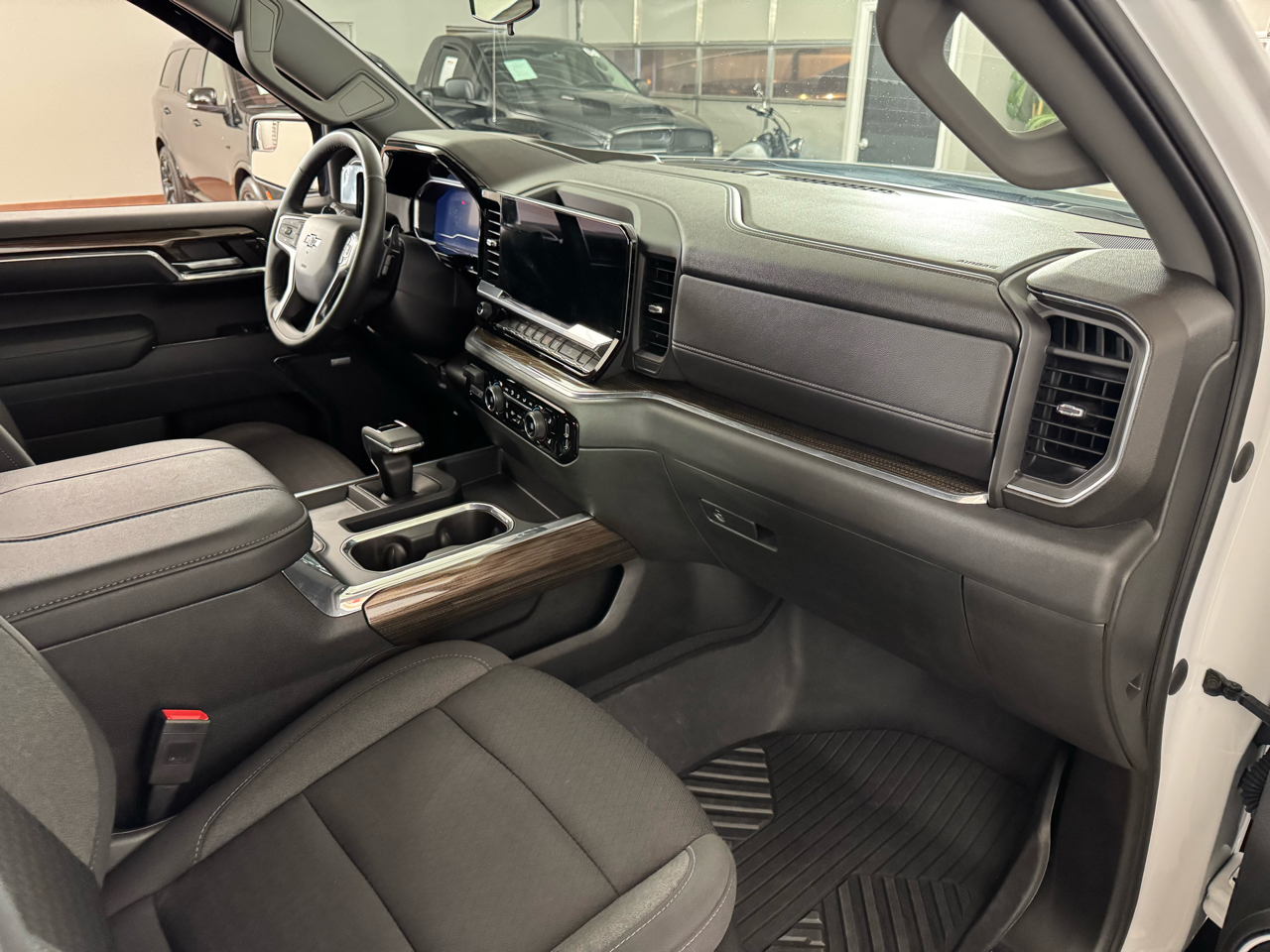 Chevrolet Silverado 1500 RST Crew Cab 4WD 2024