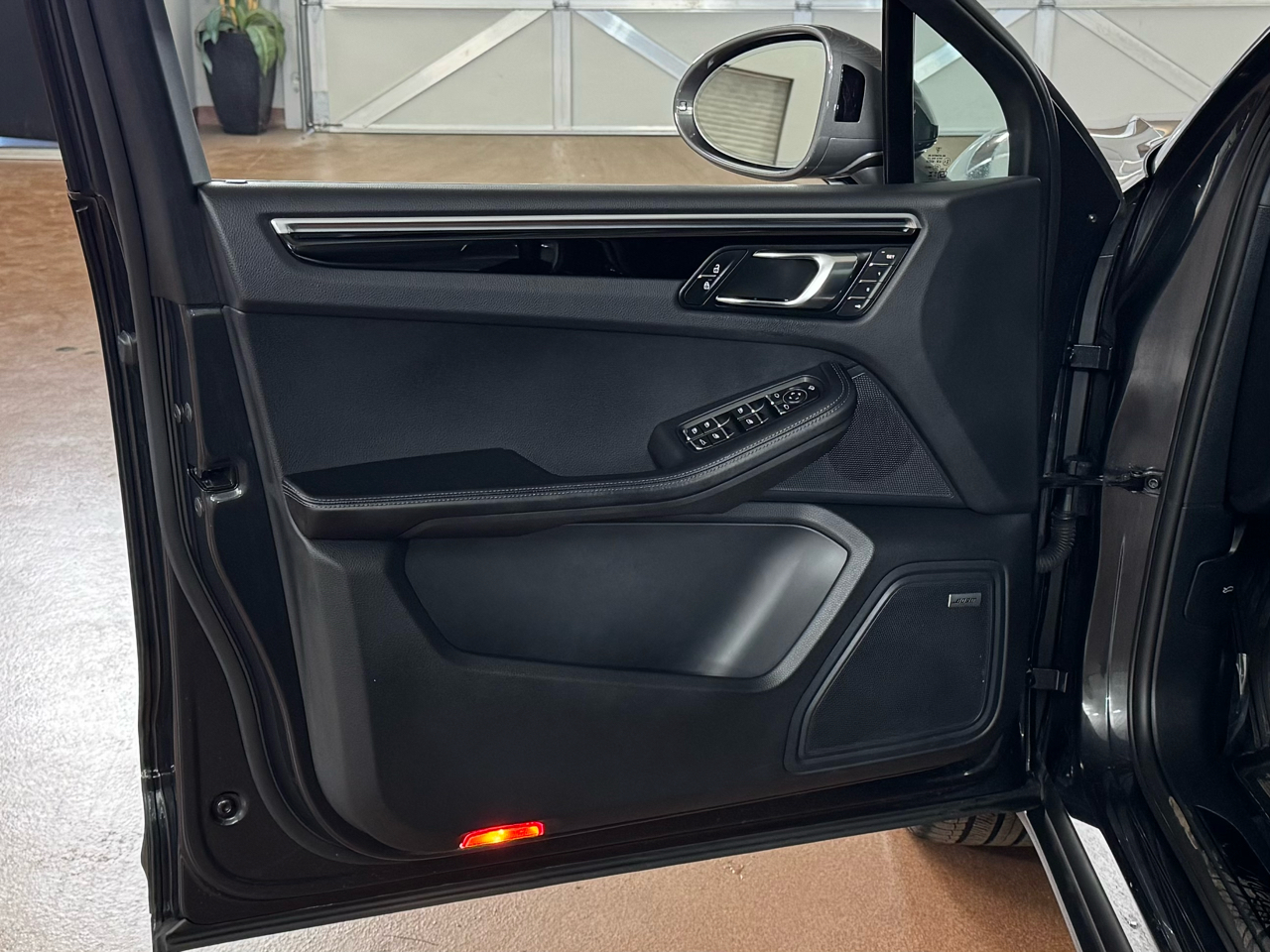 Porsche Macan T AWD 2024