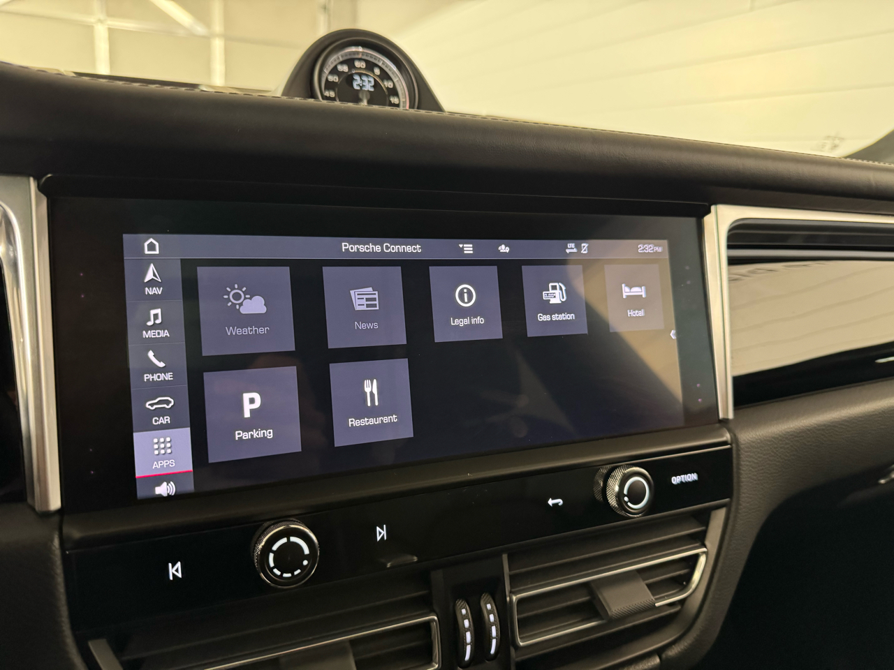 Porsche Macan T AWD 2024