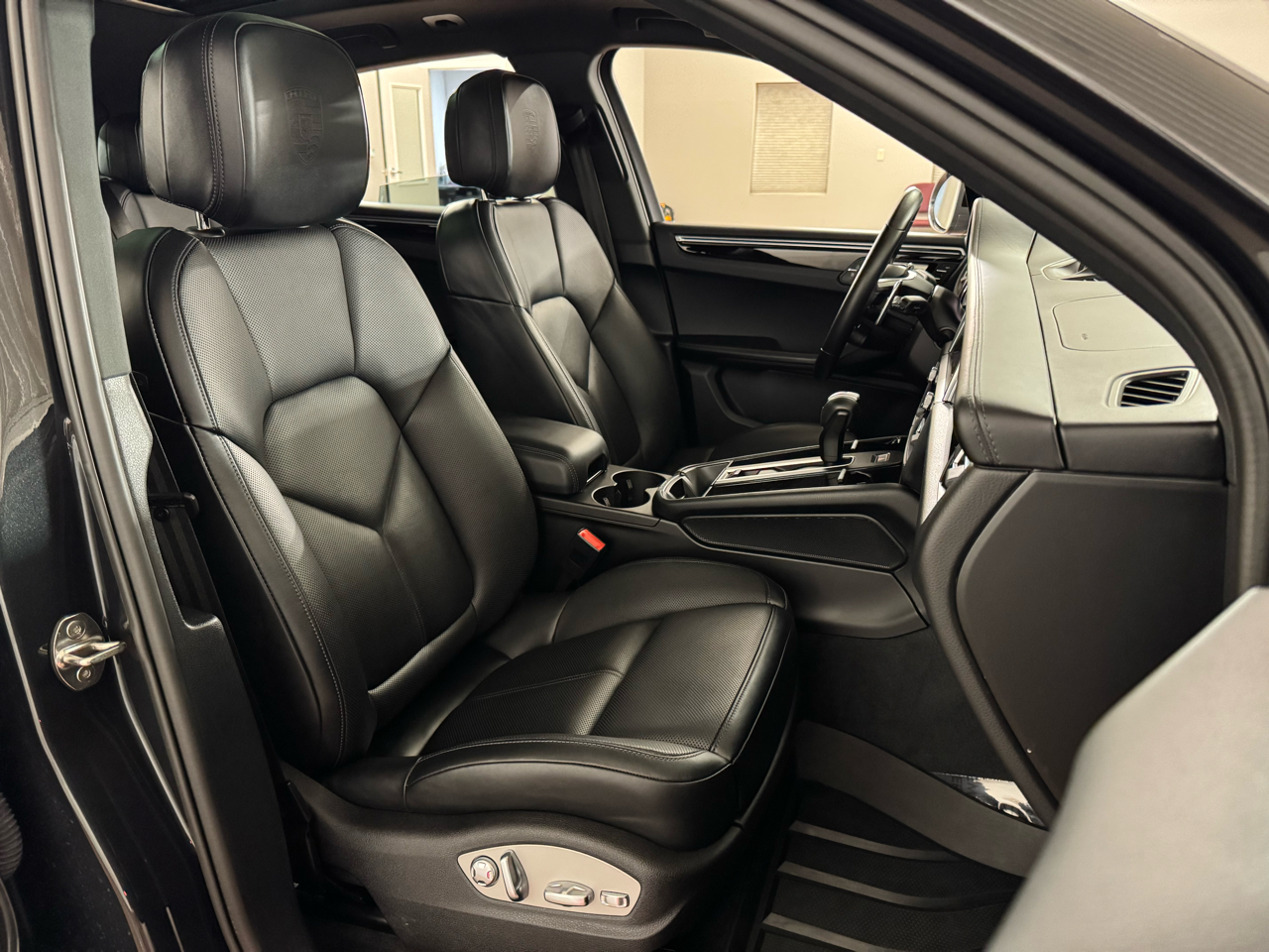 Porsche Macan T AWD 2024