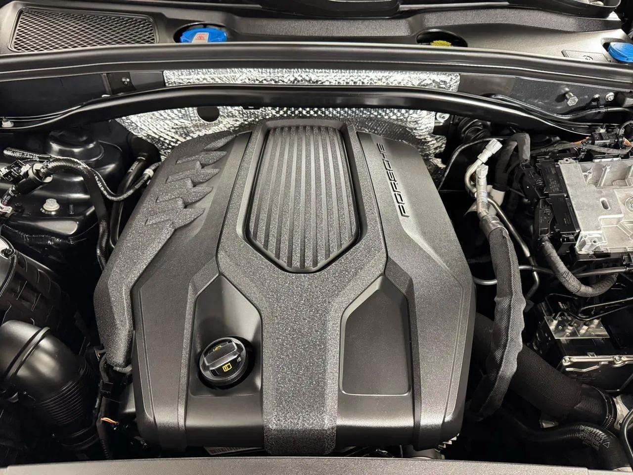 Porsche Macan T AWD 2024