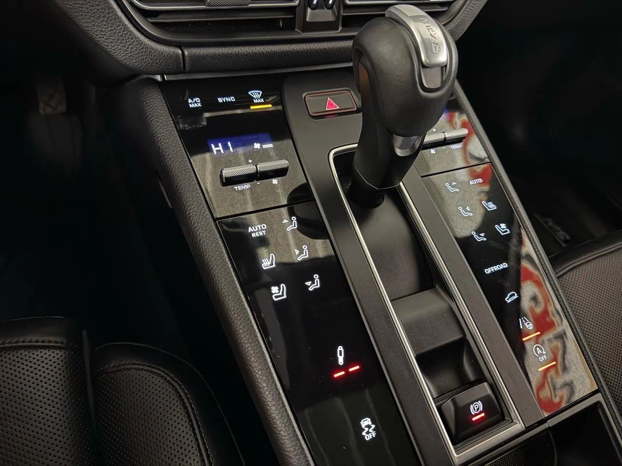 Porsche Macan T AWD 2024