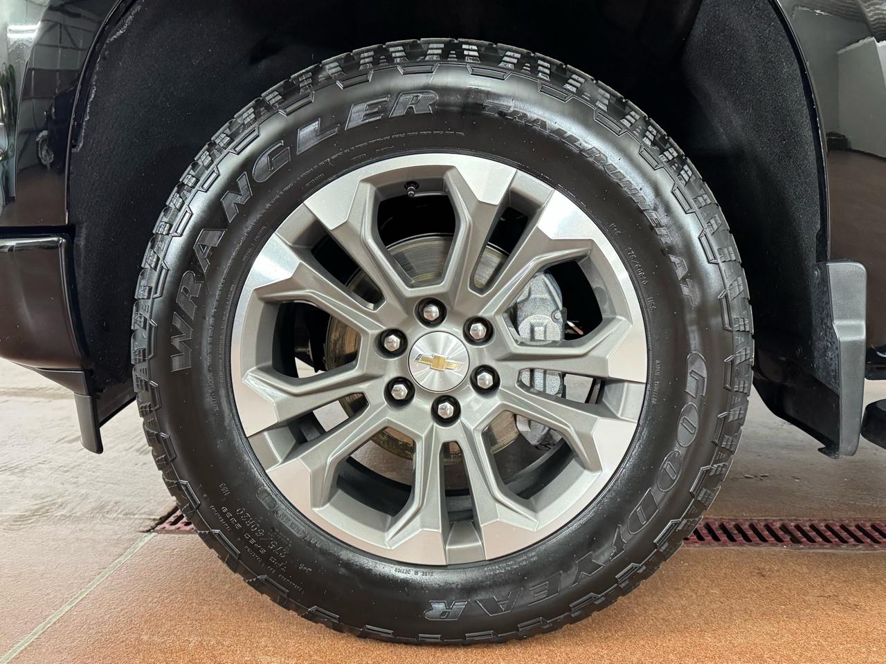 Chevrolet Silverado 1500 High Country Crew Cab 4WD 2024