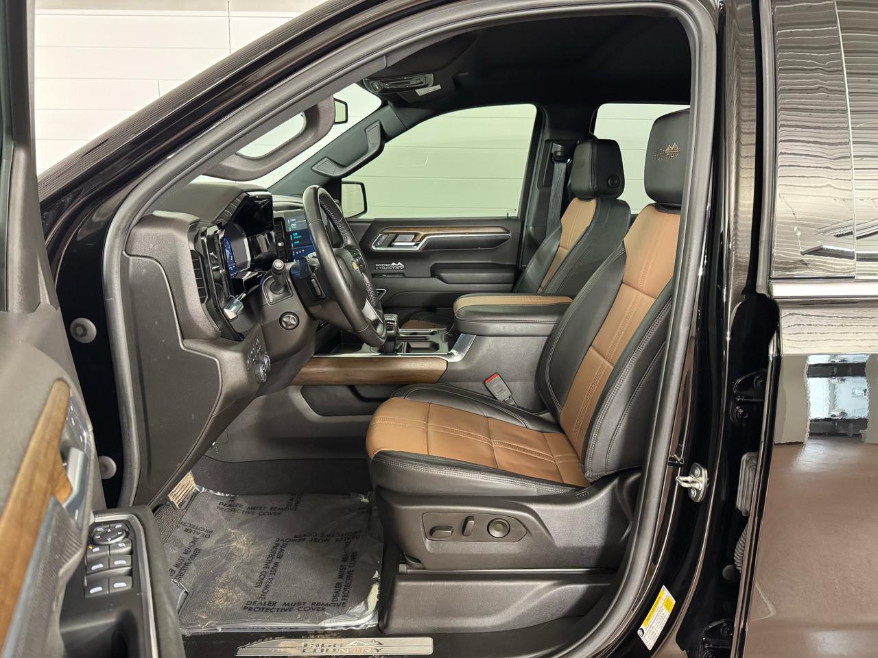 Chevrolet Silverado 1500 High Country Crew Cab 4WD 2024