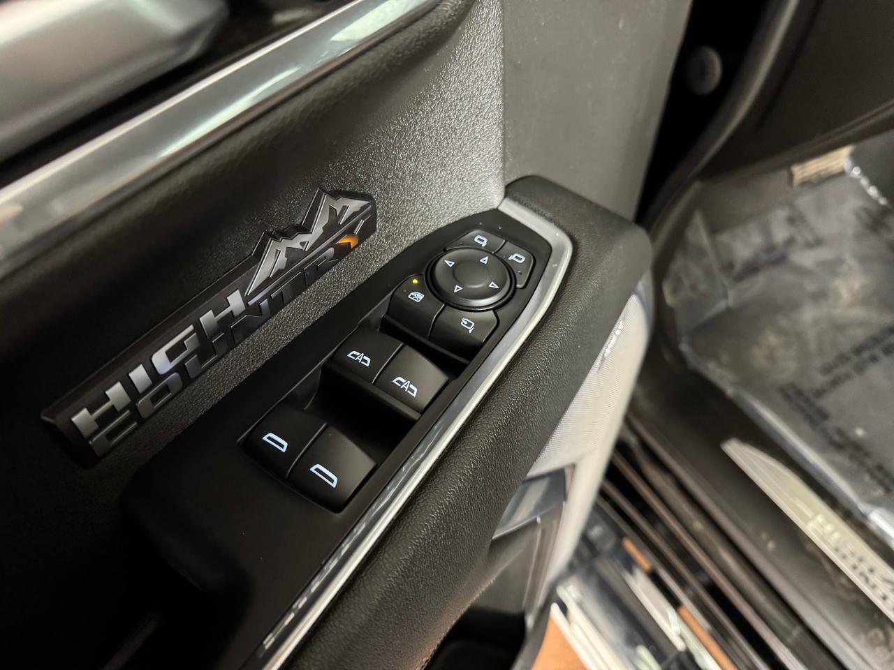 Chevrolet Silverado 1500 High Country Crew Cab 4WD 2024