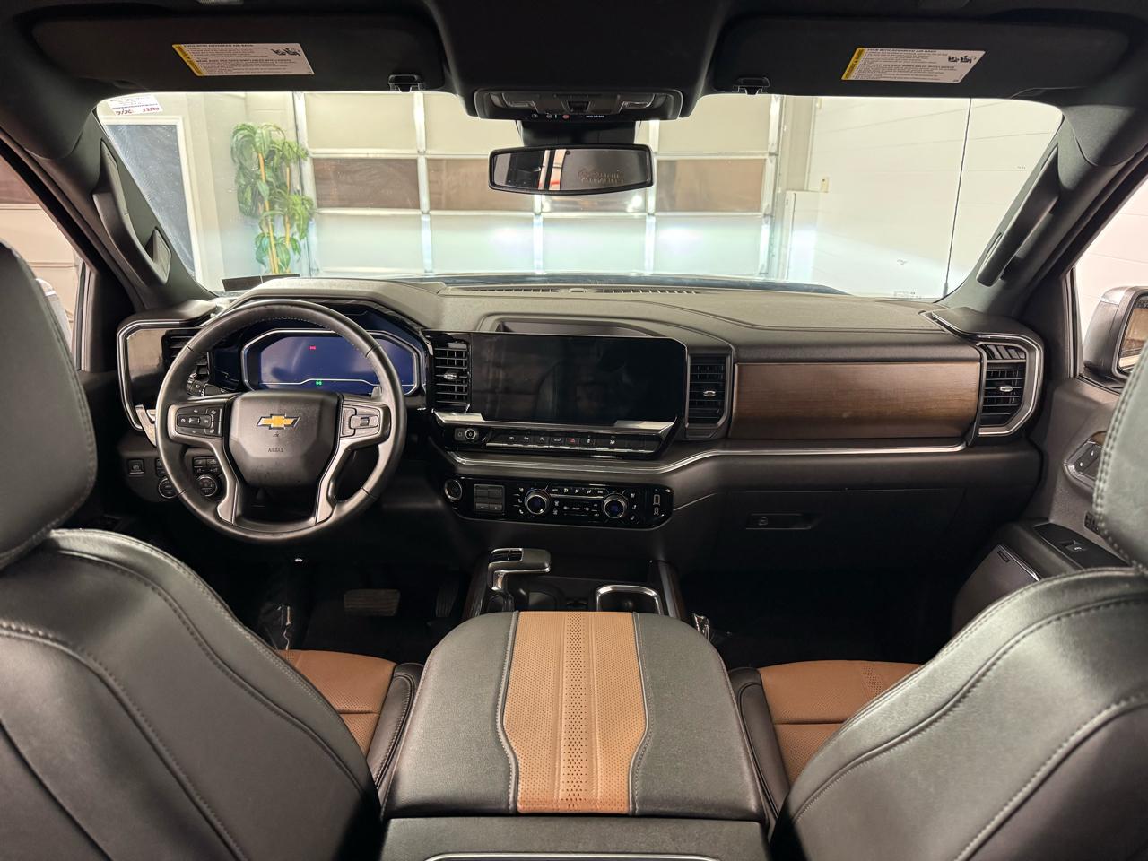 Chevrolet Silverado 1500 High Country Crew Cab 4WD 2024