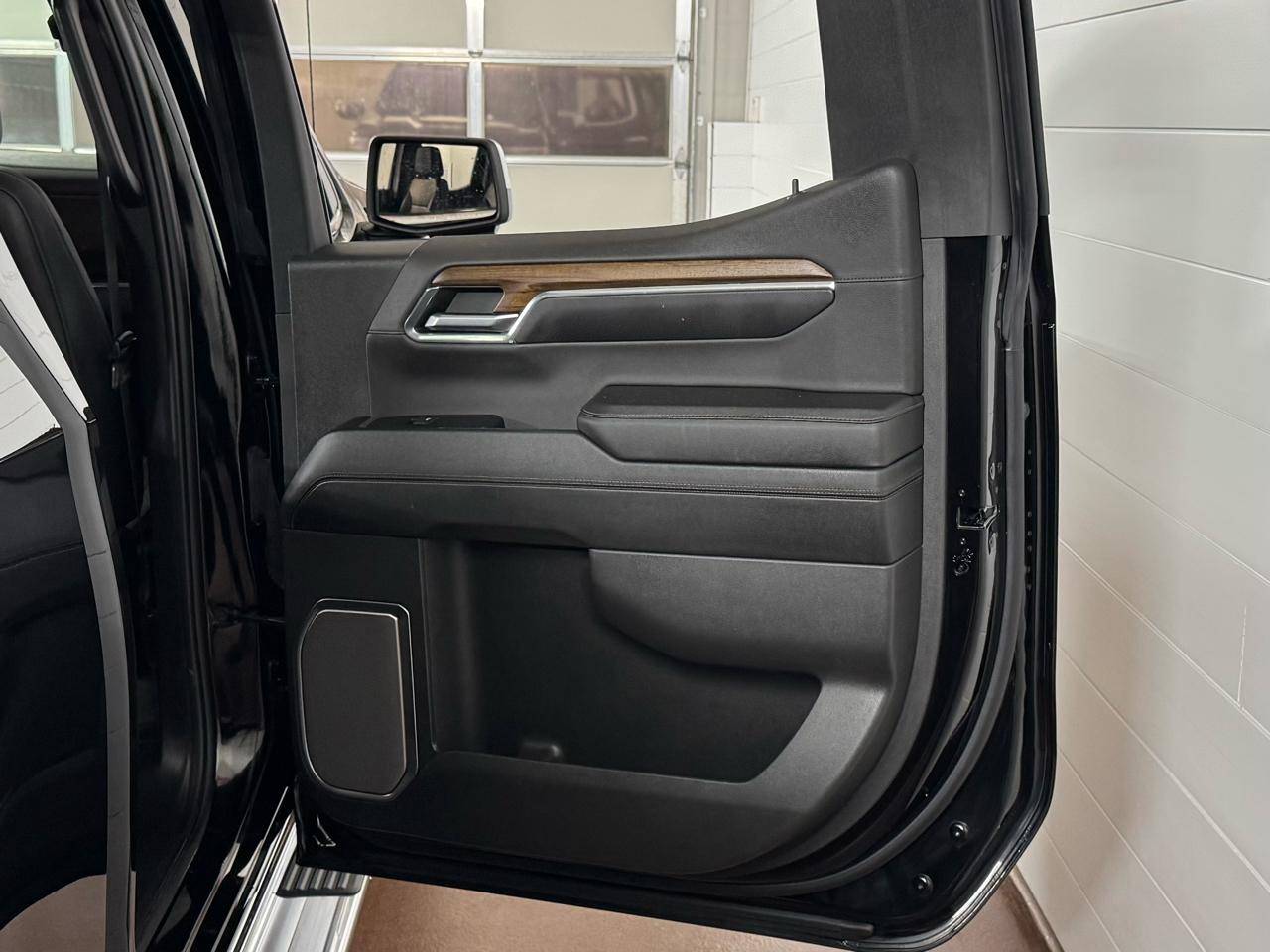 Chevrolet Silverado 1500 High Country Crew Cab 4WD 2024