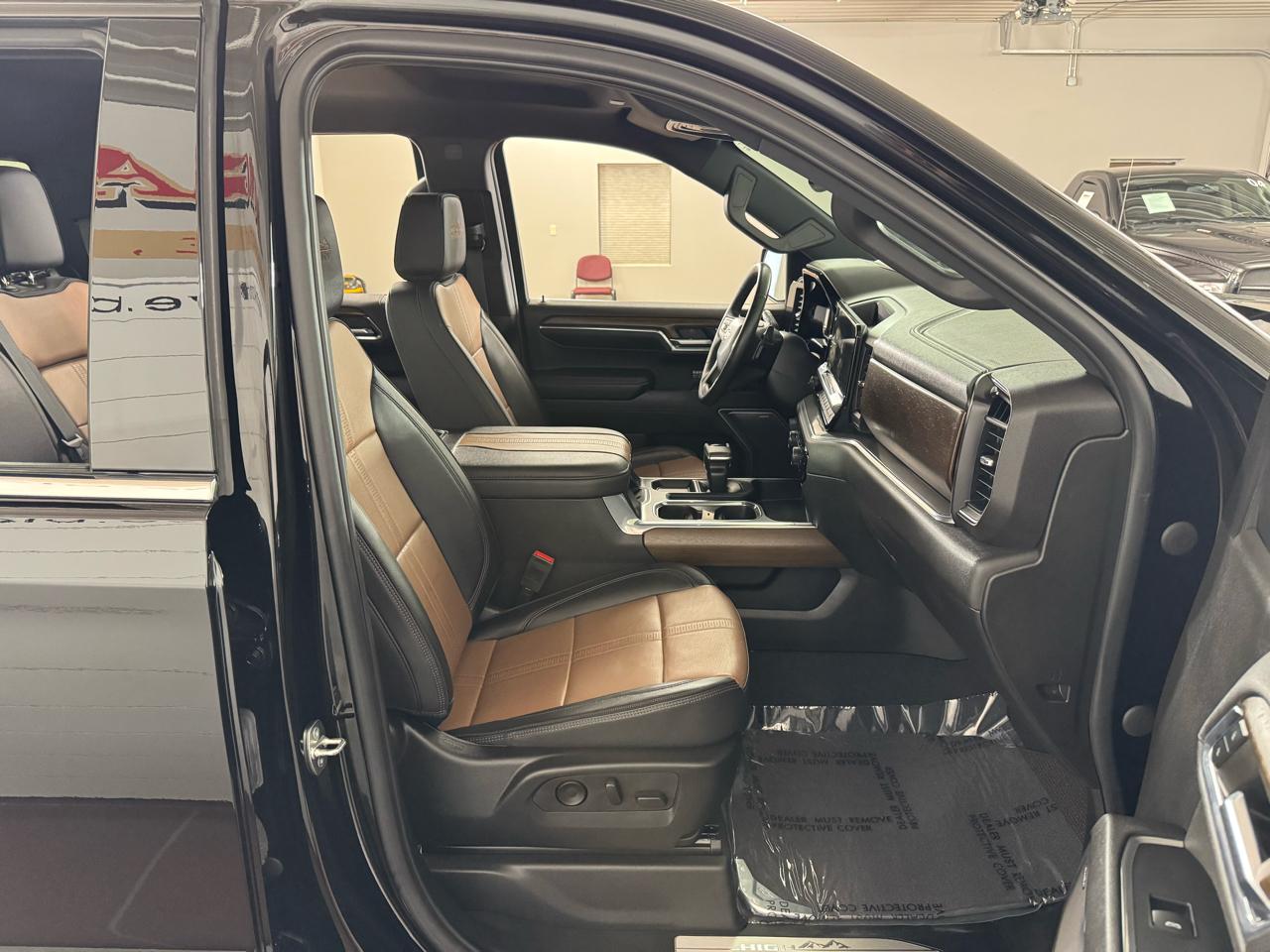 Chevrolet Silverado 1500 High Country Crew Cab 4WD 2024