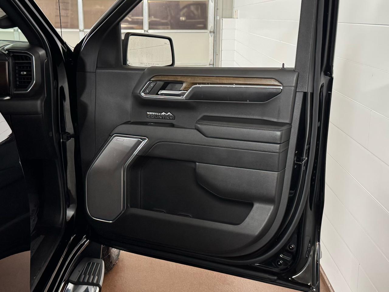 Chevrolet Silverado 1500 High Country Crew Cab 4WD 2024