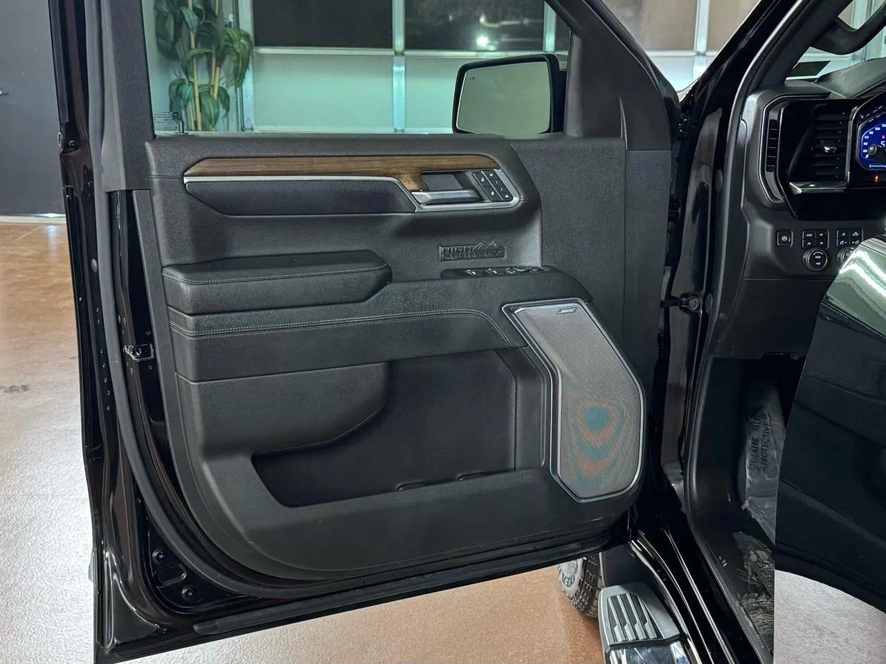 Chevrolet Silverado 1500 High Country Crew Cab 4WD 2024