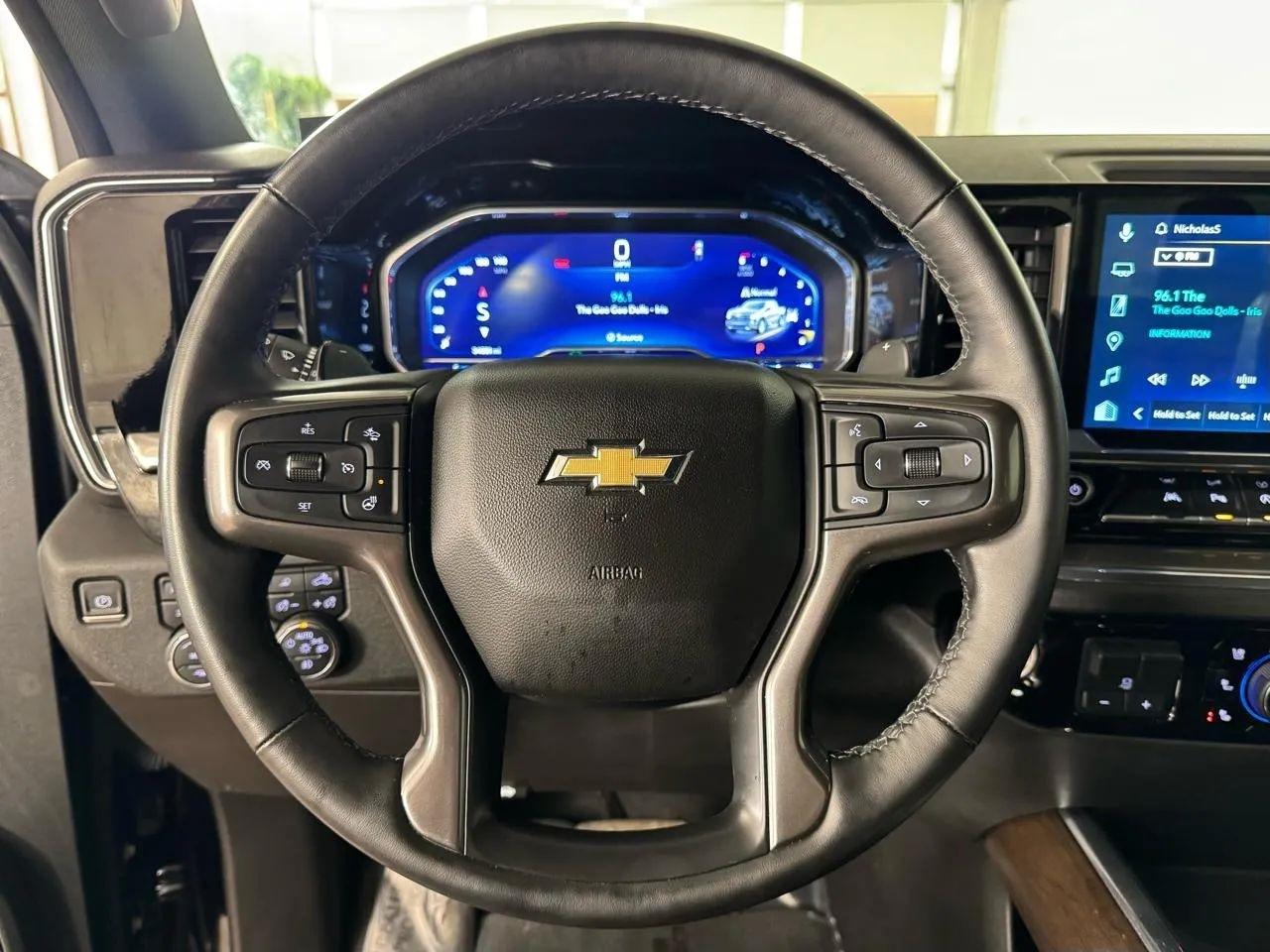 Chevrolet Silverado 1500 High Country Crew Cab 4WD 2024