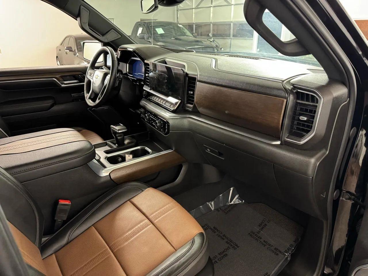 Chevrolet Silverado 1500 High Country Crew Cab 4WD 2024