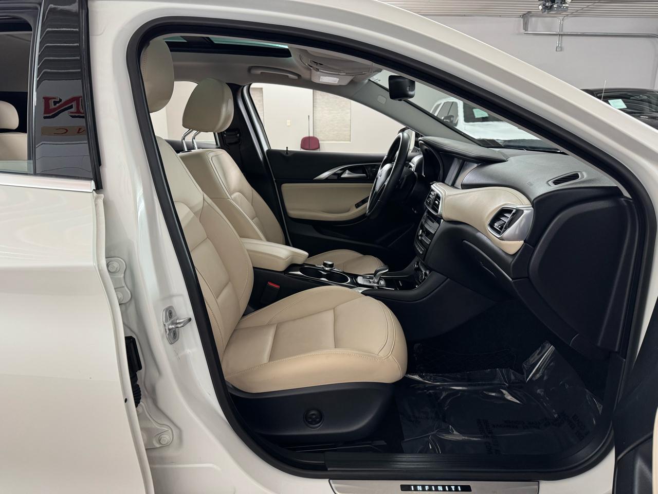 Infiniti QX30 Premium AWD 2018