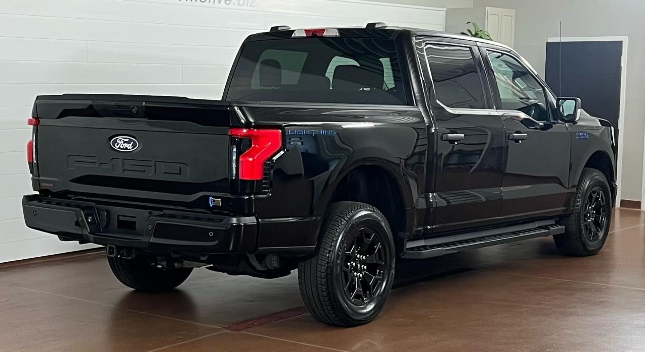 Ford F-150 Lightning  2025