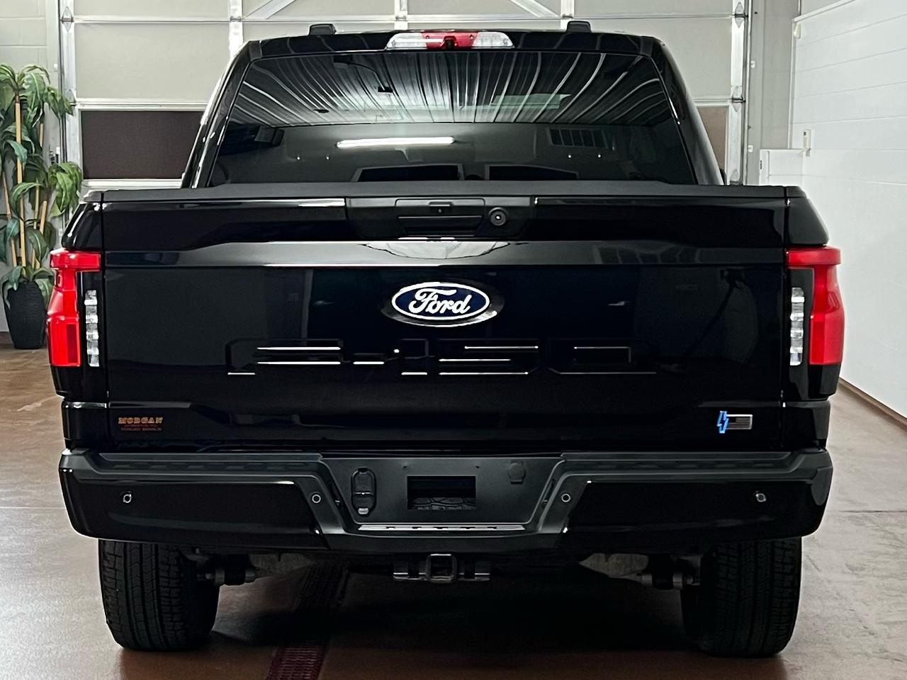 Ford F-150 Lightning  2025