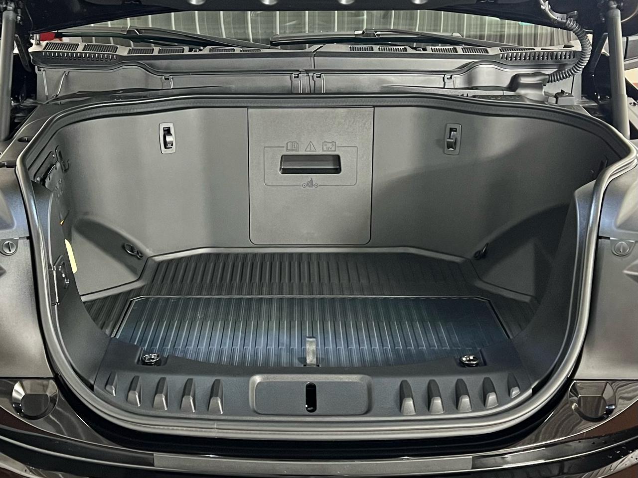 Ford F-150 Lightning  2025