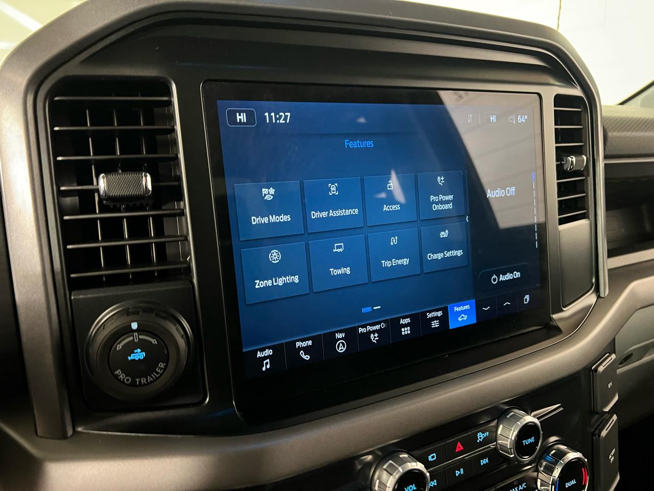 Ford F-150 Lightning  2025