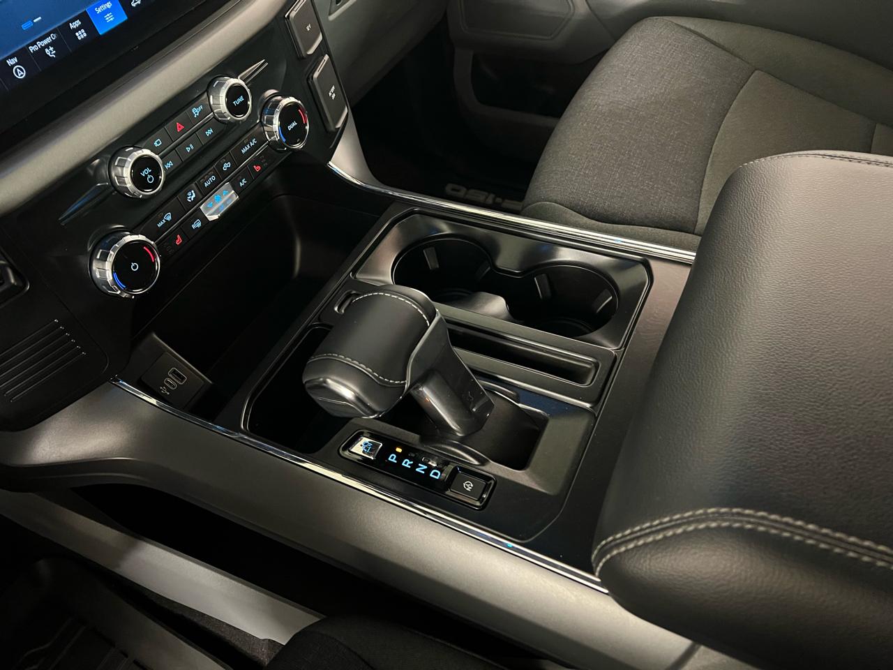 Ford F-150 Lightning  2025