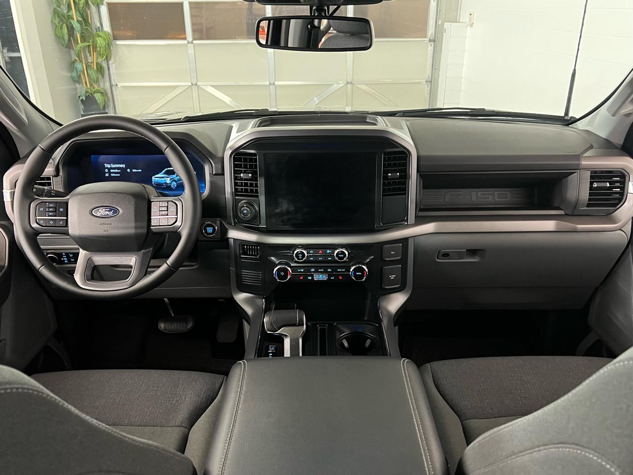 Ford F-150 Lightning  2025