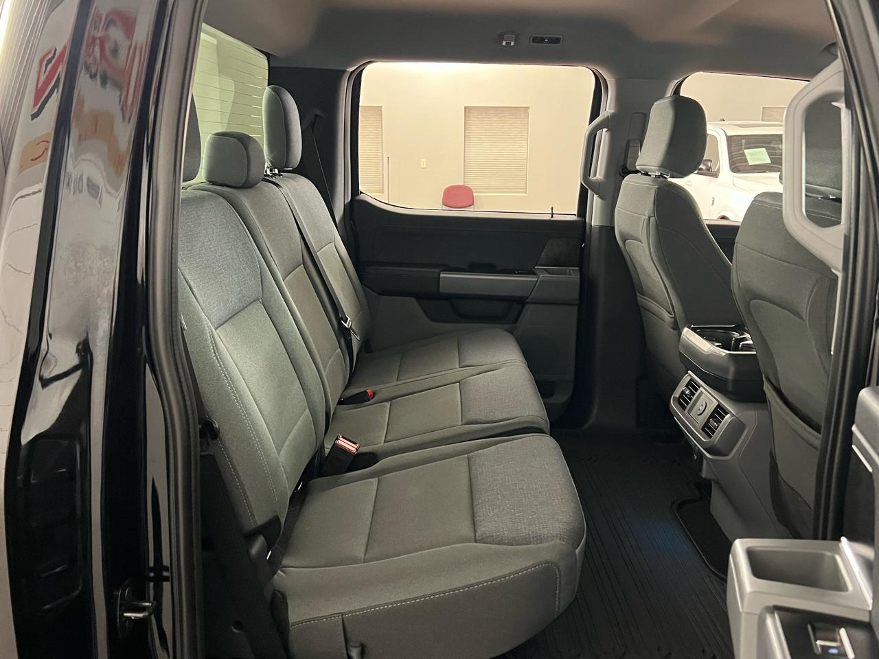 Ford F-150 Lightning  2025