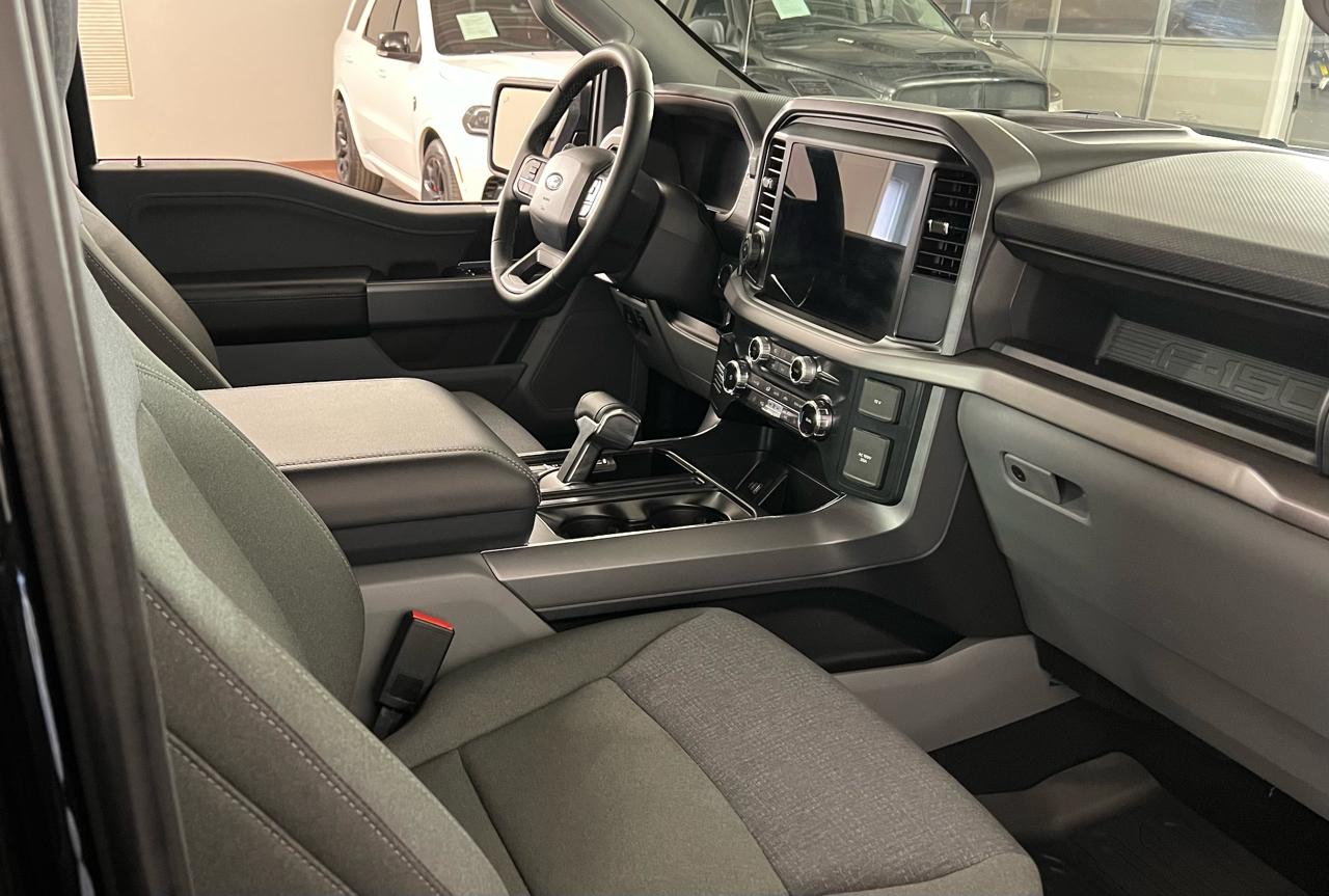 Ford F-150 Lightning  2025