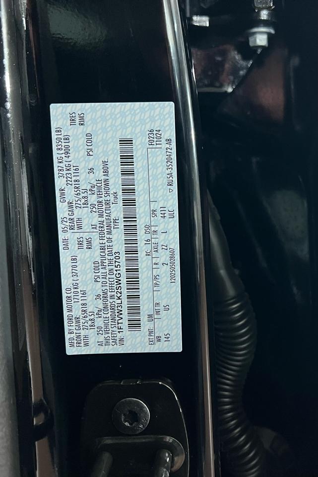 Ford F-150 Lightning  2025