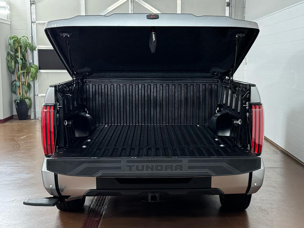 Toyota Tundra Capstone CrewMax 4WD Hybrid 2023