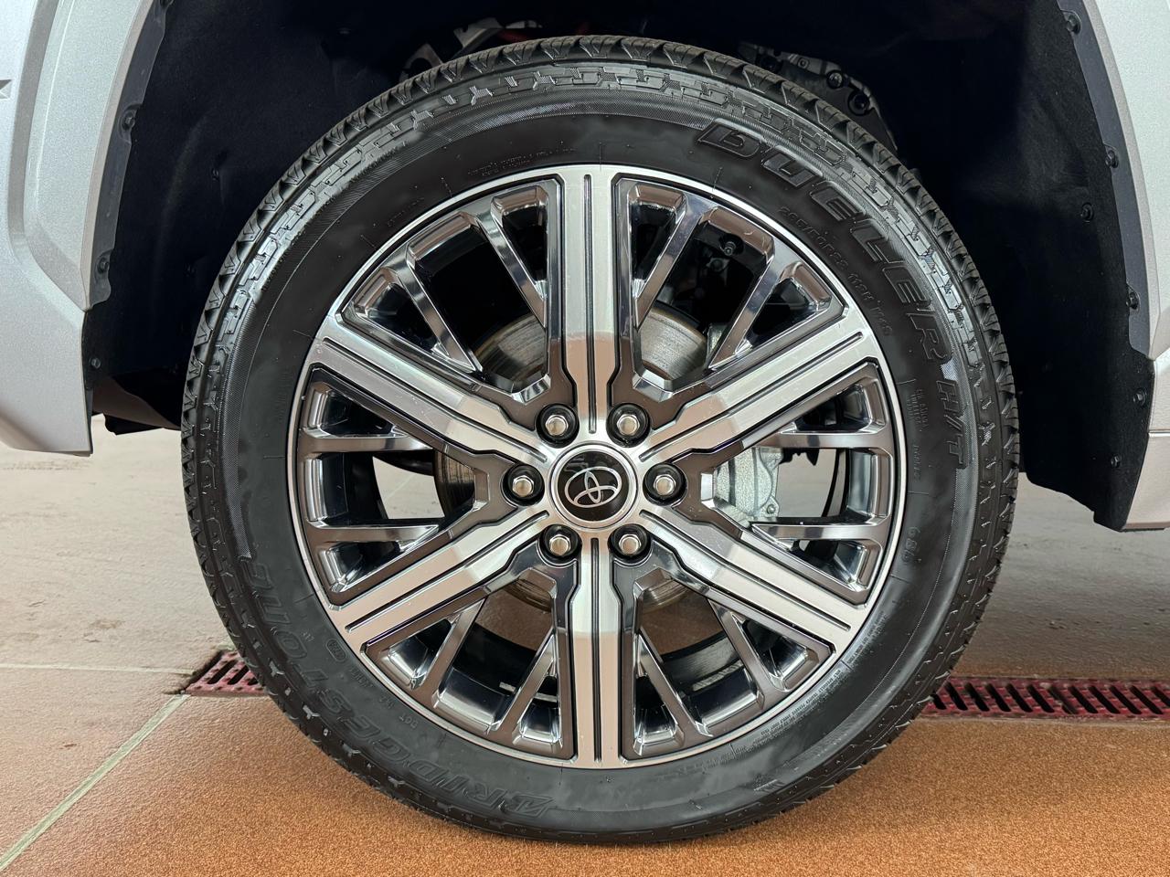 Toyota Tundra Capstone CrewMax 4WD Hybrid 2023