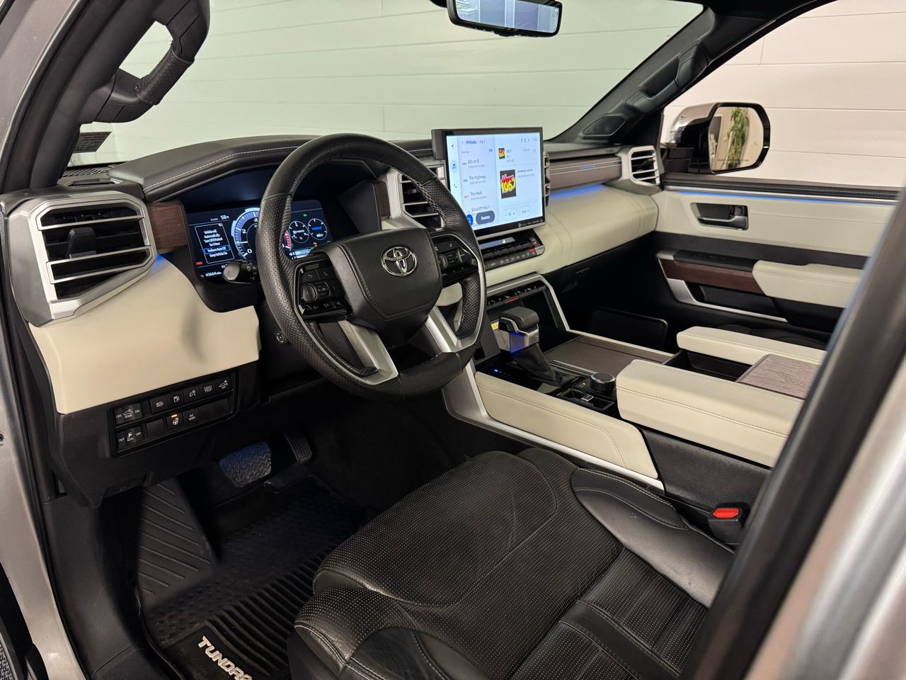 Toyota Tundra Capstone CrewMax 4WD Hybrid 2023