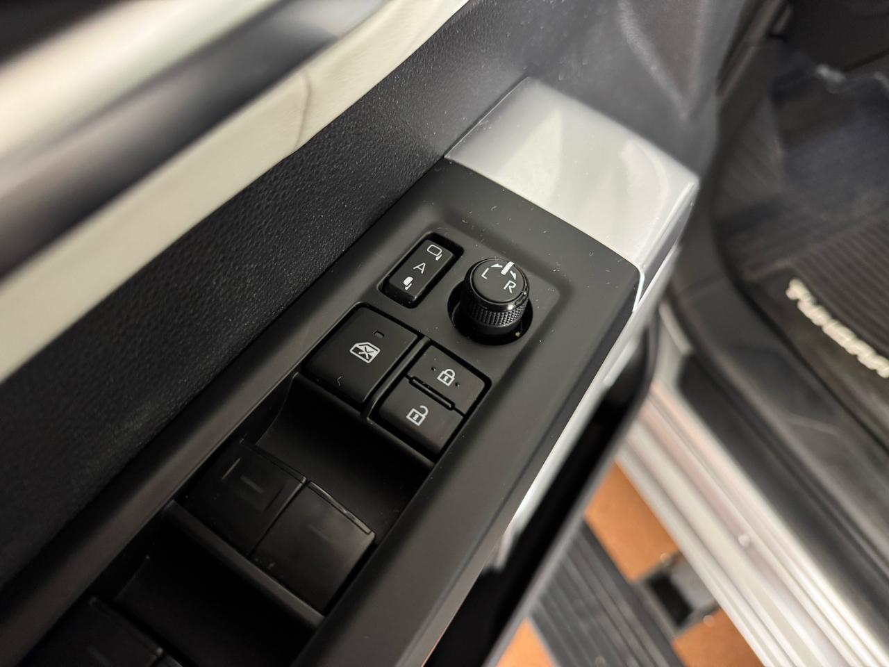 Toyota Tundra Capstone CrewMax 4WD Hybrid 2023