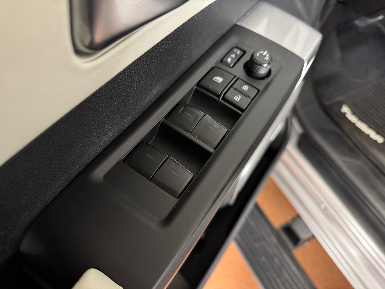 Toyota Tundra Capstone CrewMax 4WD Hybrid 2023