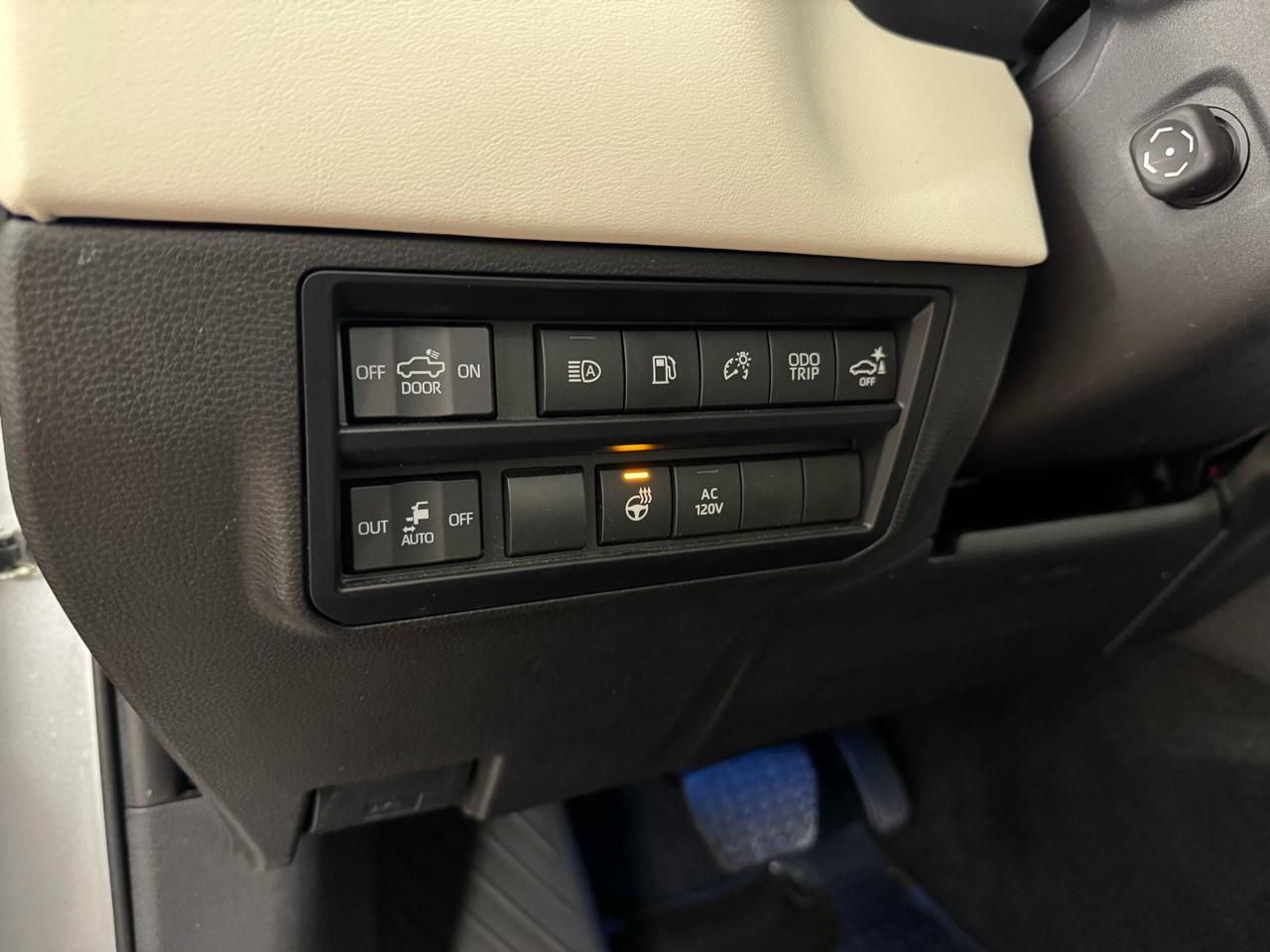 Toyota Tundra Capstone CrewMax 4WD Hybrid 2023