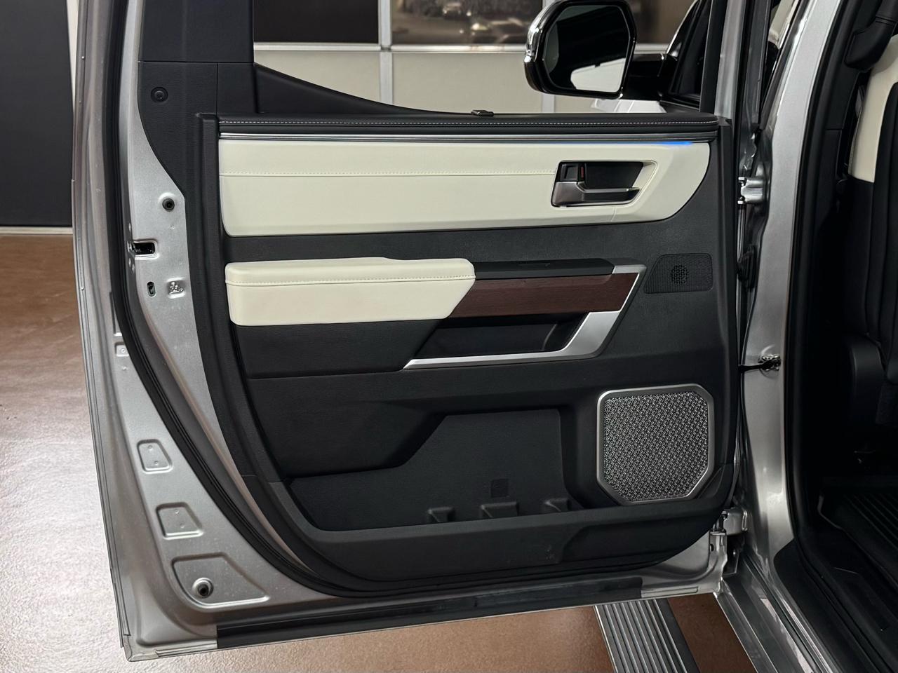 Toyota Tundra Capstone CrewMax 4WD Hybrid 2023